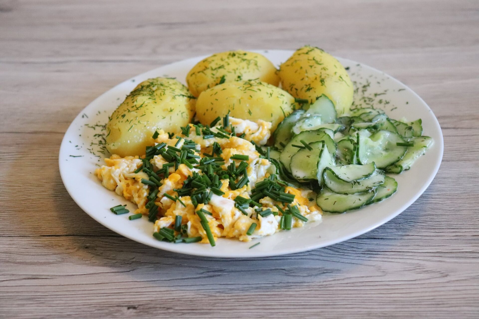 Kartoffeln Gurkensalat Ei