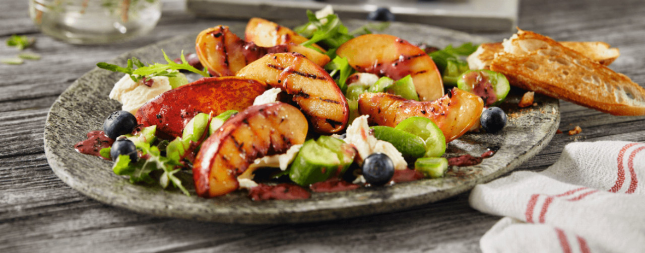 Salat mit gegrillten Pfirsichen